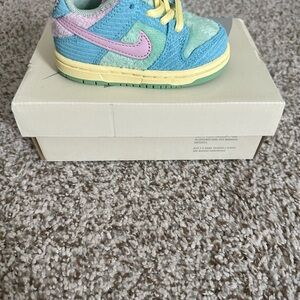 Nike Verdy Dunks Sneakers size 5C (New)